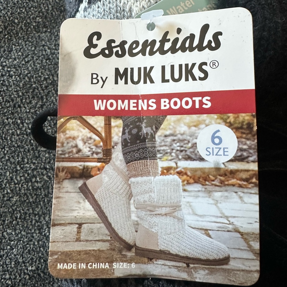 MUK LUKS size 6 NWT
